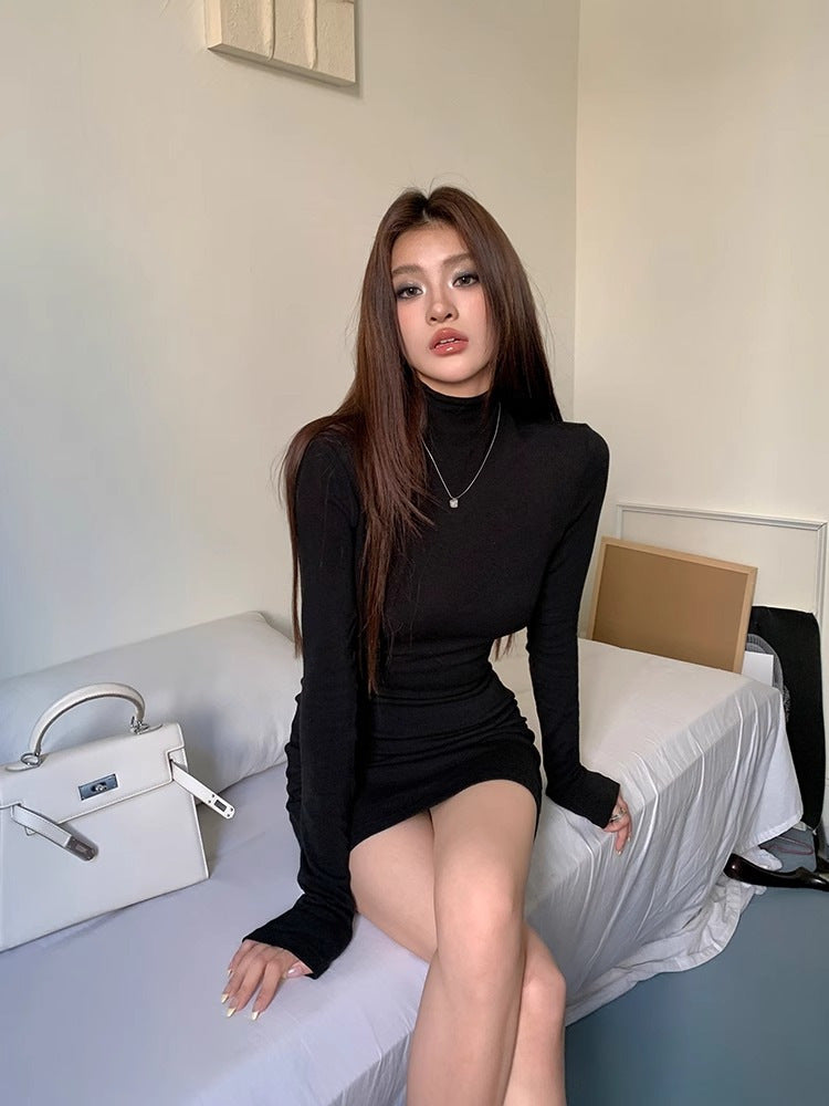 Black short long-sleeved dress