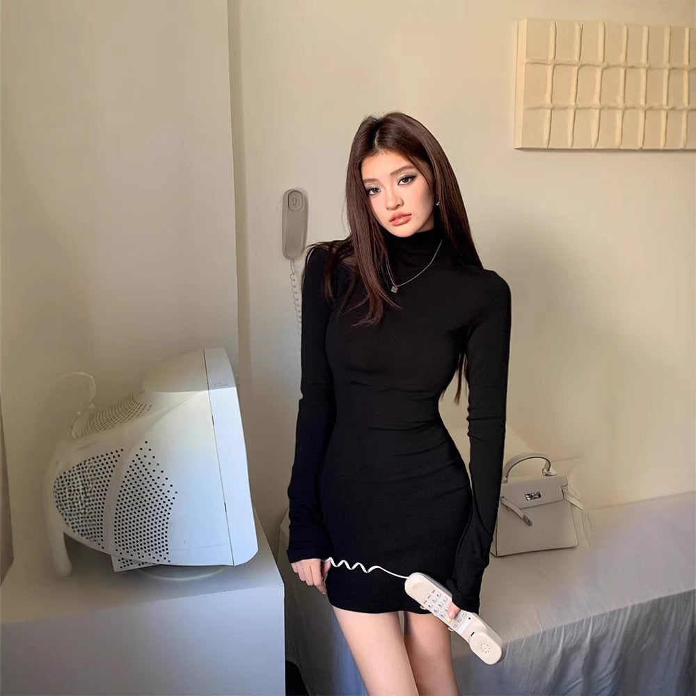 Black short long-sleeved dress