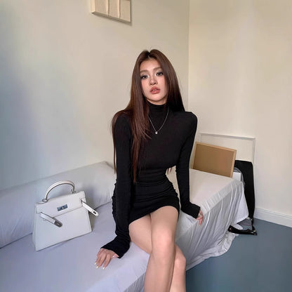 Black short long-sleeved dress
